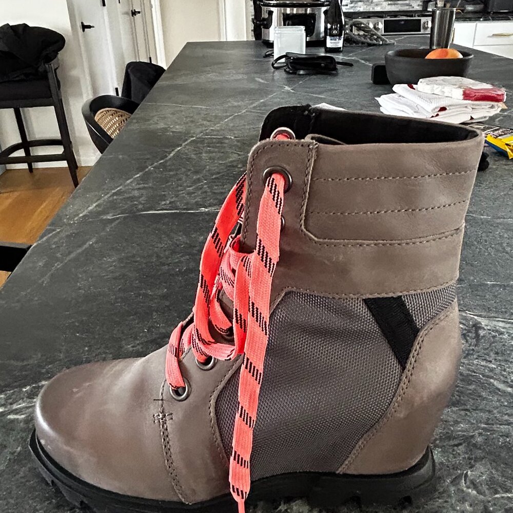 SOREL Leather/Canvas Platform Boots - Size 7